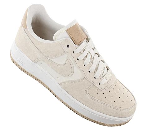 beige schoenen nike